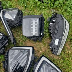 25-26 Hyundai Ioniq 9 Right Passenger Side LED Headlight Assembly 92102GO100