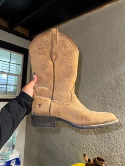 Ariat women cowboy boots