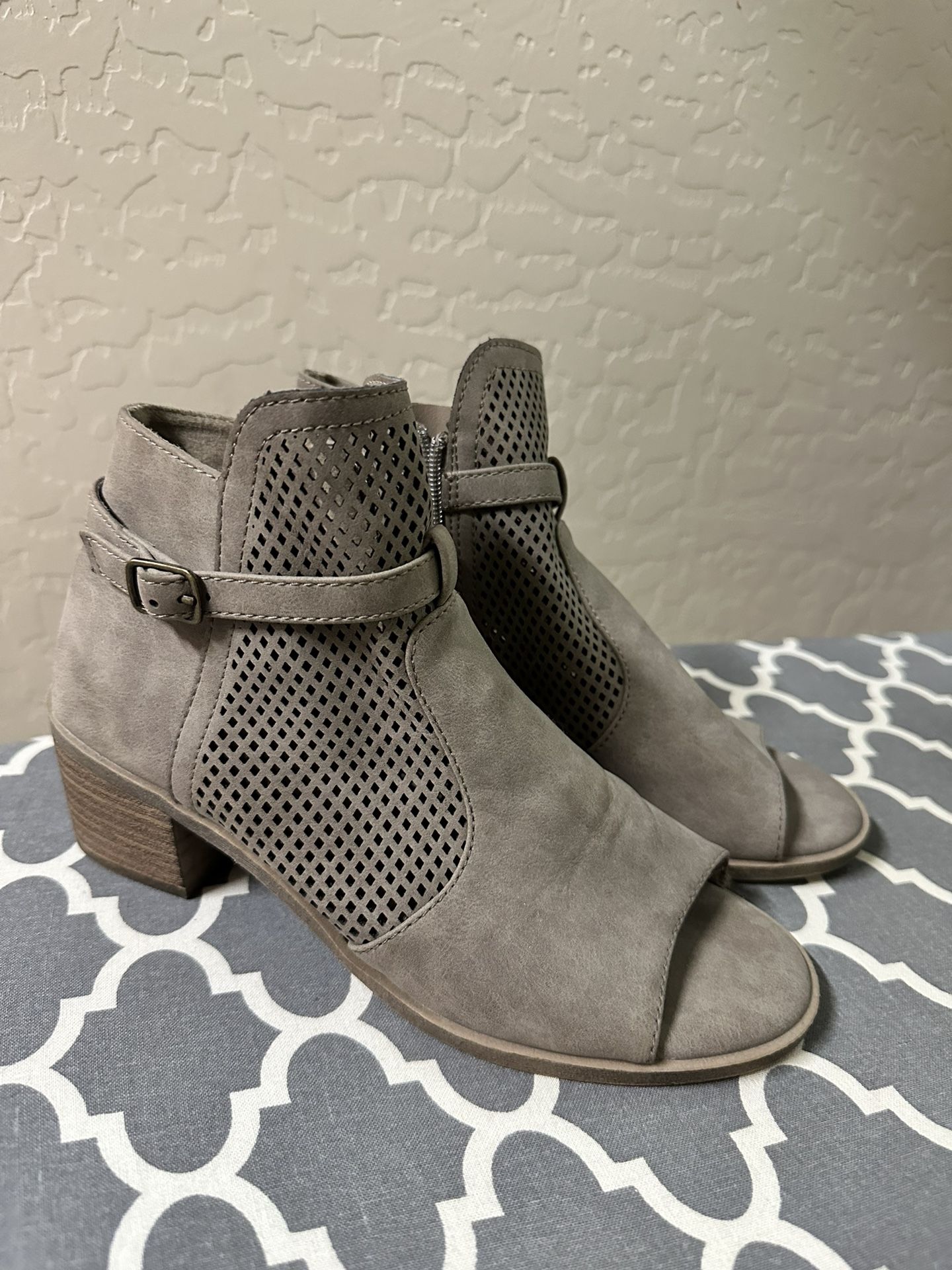 Women Shoes Size 5