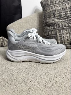 Women’s Hoka W Clifton 10 Size 10.5B Light Grey