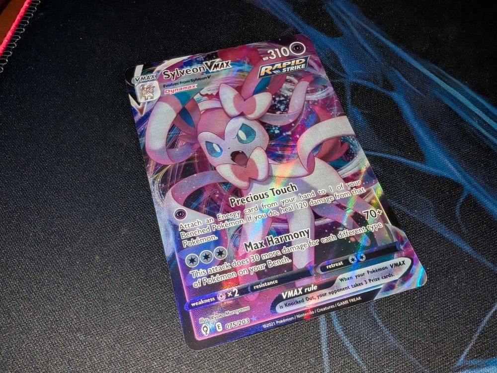 Sylveon VMAX Evolving Skies 075/203 Pokemon