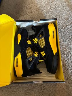 Air Jordan 4 Thunder Black Yellow Sneakers size 9