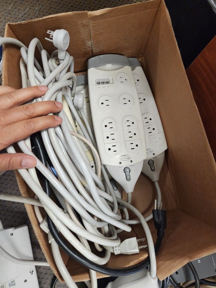 Belkin OUTLETS, PLUGS