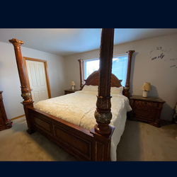 King bed with 2 night stand