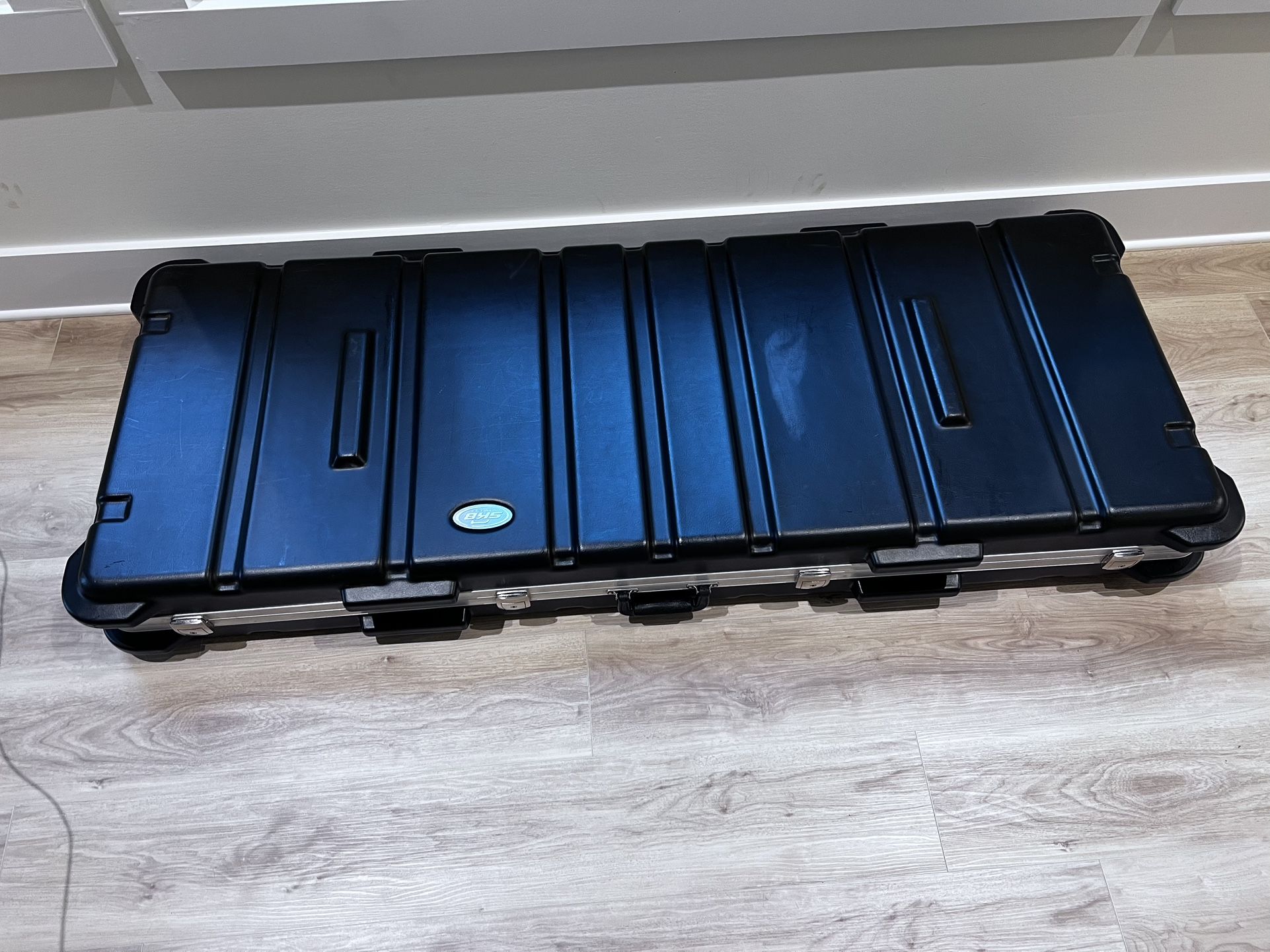 SKB Large ATA 88 Key Keyboard Case with wheels and adjustable foam inserts and keys