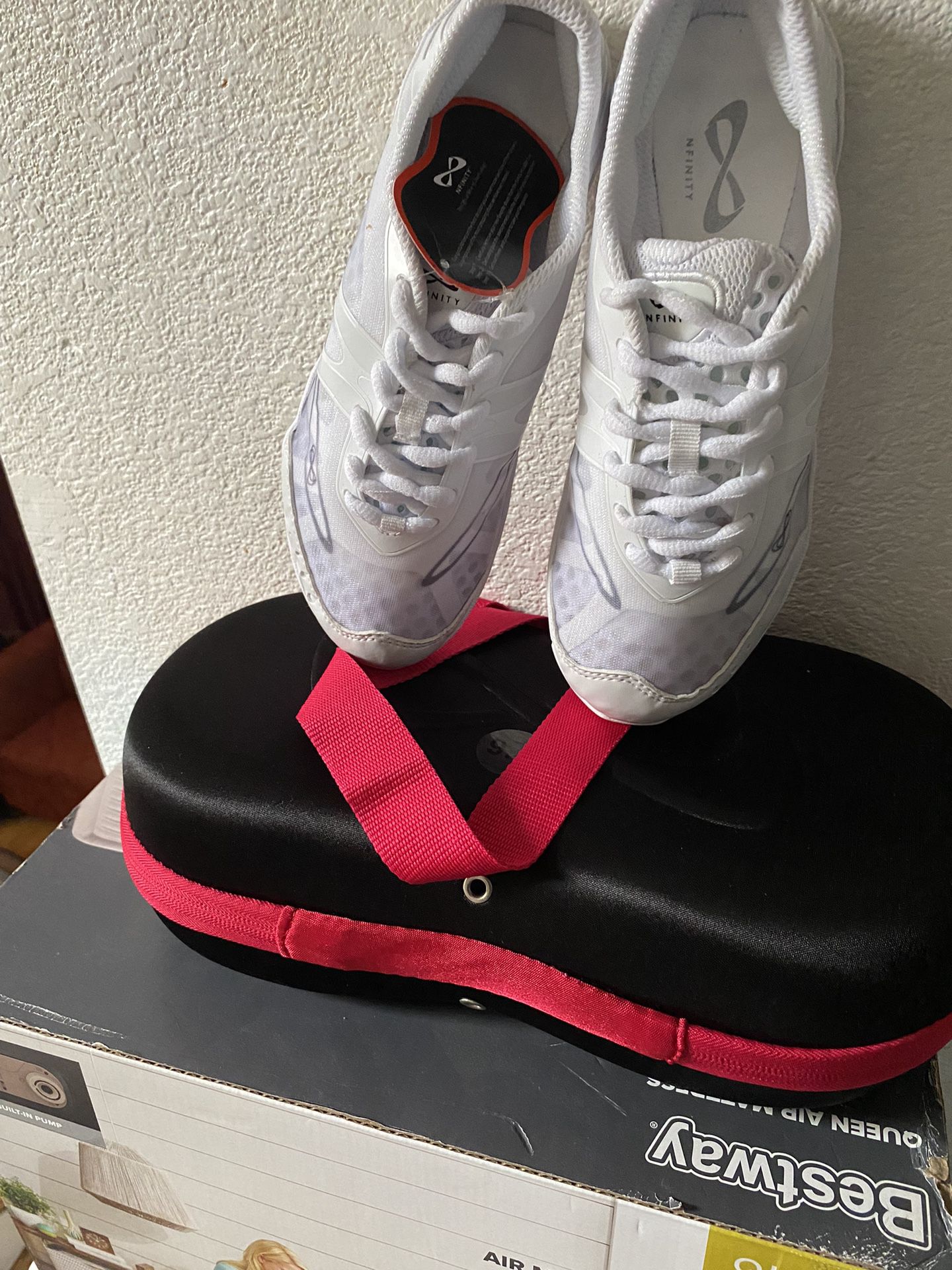 NFINITY SHOES AND CASE  $25  SIZE 6 