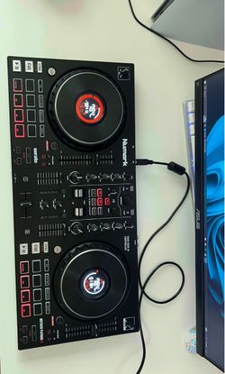 Numark Mixtrack Deck DJ Controller