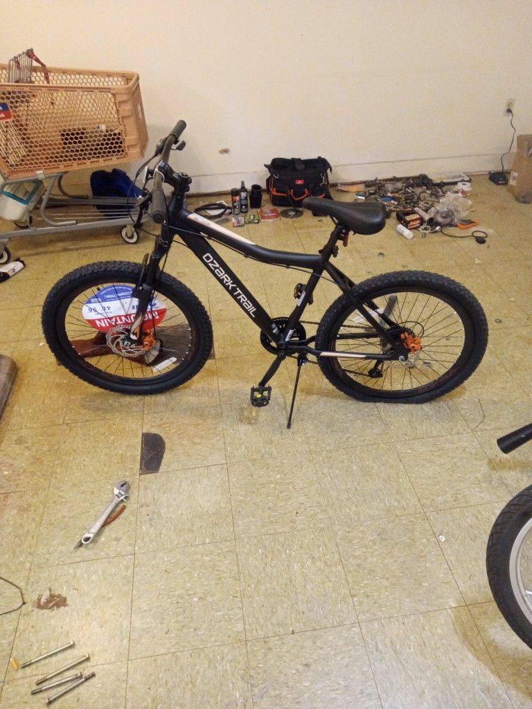 Ozark Trail Glide 24" Mountain Bike