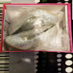 BOLARO BY SUMMER RIO WOMEN S STYLIST DRESS SHOES SILVER SIZE 7 BRAND NEW SERIOUS BUYERS ONLY
