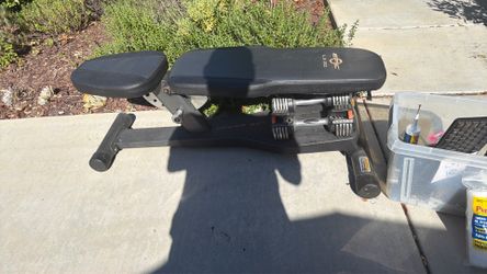 Bench with adjustable weights