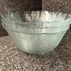 Glass serving Bowls (3)
