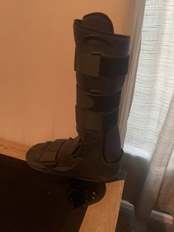 Medical walking boot