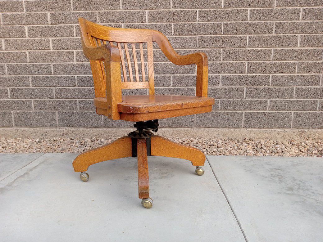 Vintage bankers roll /swivel arm oak chair