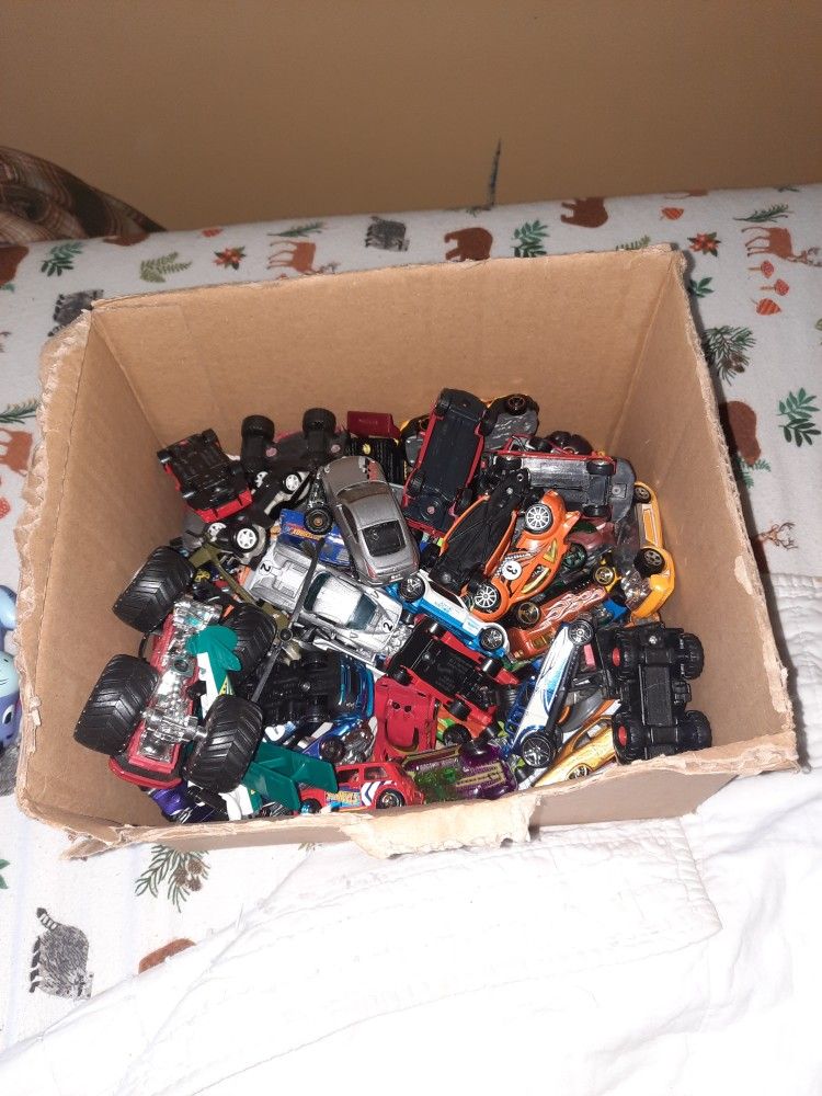 Lot of 70 Hot Wheels And Matchbox cars