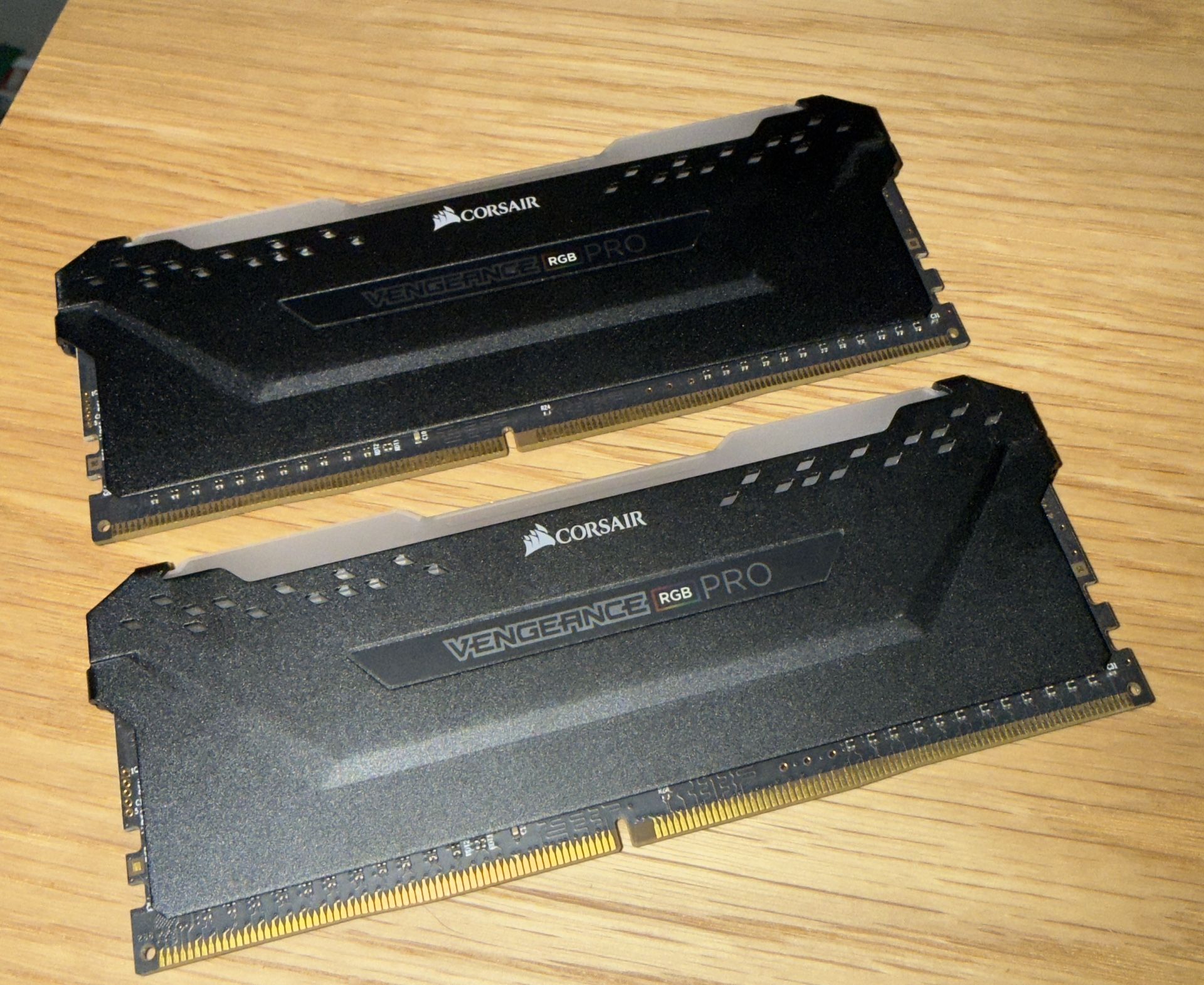 Corsair Vengeance RGB Pro 16GB (2×8GB) DDR4 3000MHz C15