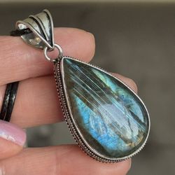 Labradorite Pendant 💙  Stamped 925   On 16-18”inch black necklace
