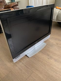Vizio 32 inch flat screen tv with wall mount