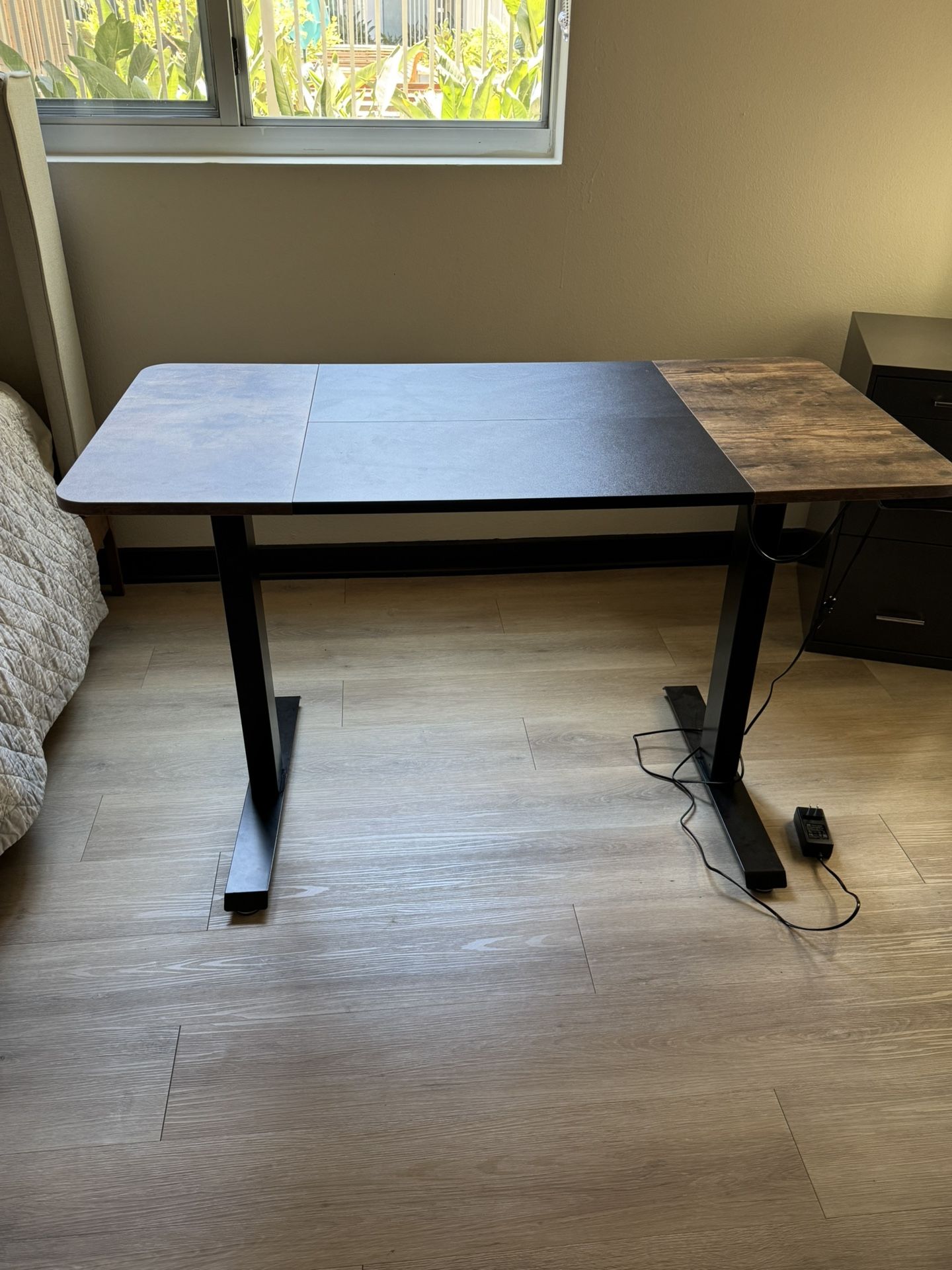 VIVO Electric 47 x 24 in Rustic Standing Desk, Memory Height Adjustment, Black and Vintage Brown, DESK-E144BN