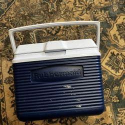 Rubbermaid Cooler 