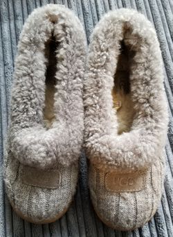 Ugg grey slippers sz6