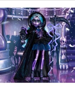 MATTEL CREATIONS MONSTER HIGH SKULLECTOR RIVER STYXX THE DAUGHTER OF THE GRIM REAPER DOLL NEW IN BOX---PRICE IS FIRM