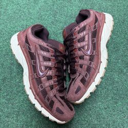 NIKE P-6000 SE DARK PONY SIZE 9.5