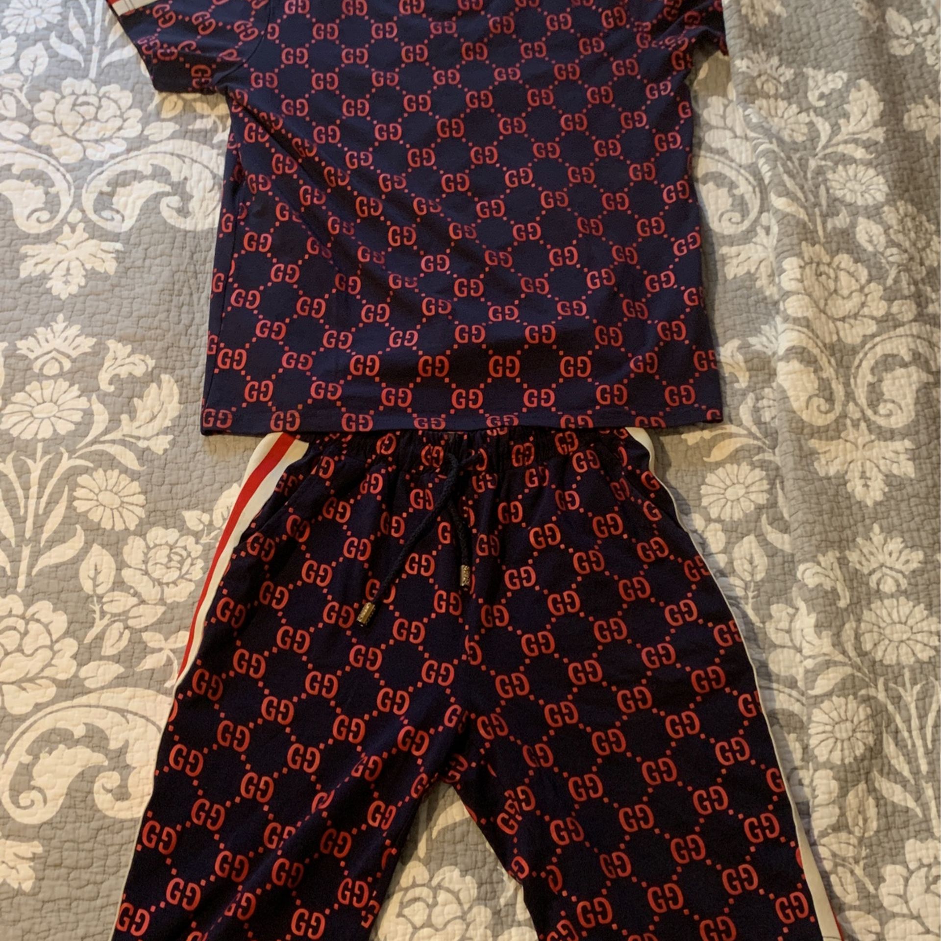 Gucci Fit Shorts And Shirt Size Large