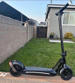 Bugatti 10.0 Max Electric Scooter. 1000W Motor