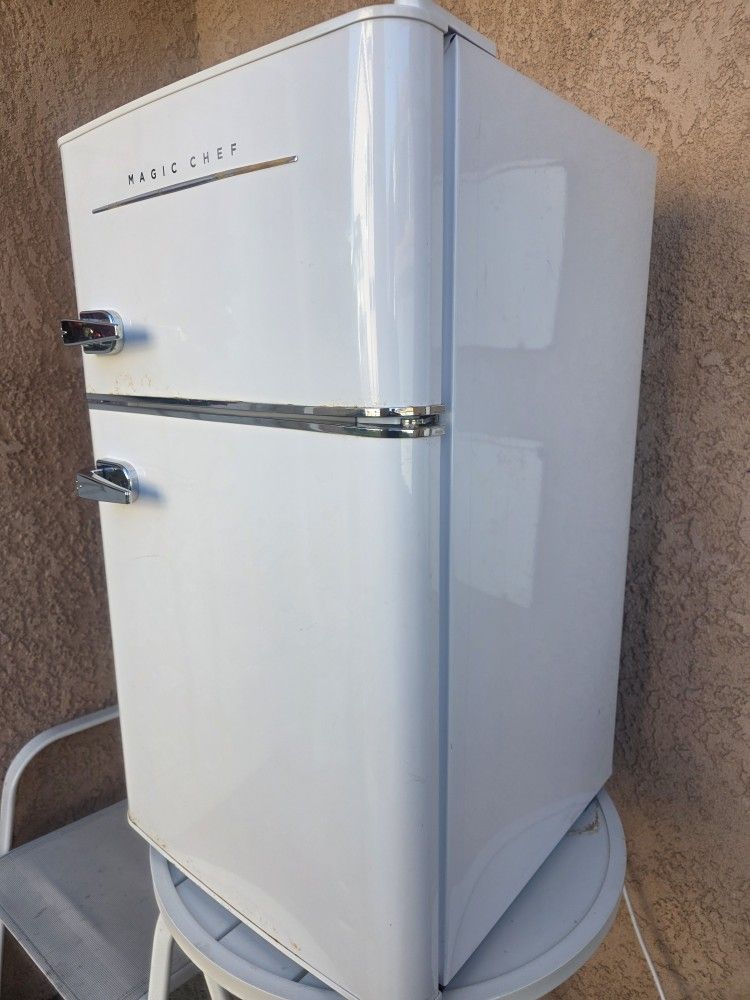 Magic Chef Mini Refrigerator