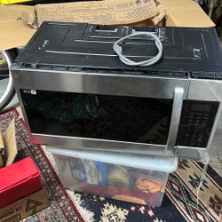 Microwave Oven  Like New   $95
