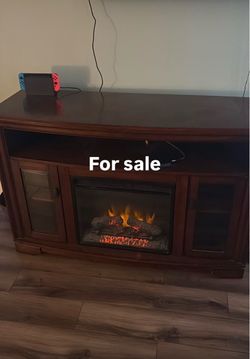 Entertainment center