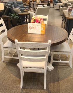 Ashley furniture dining tabel and chairs
