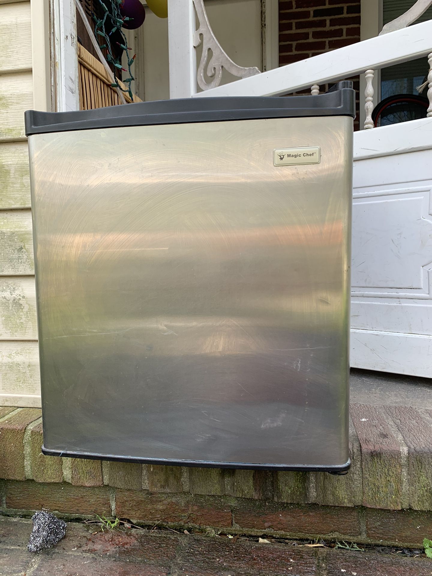 Magic Chef Mini Refrigerator