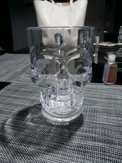 LIGHT UP SKULL CUP