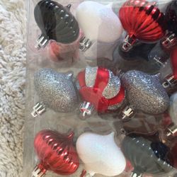 tengo 3 cajas de esferas nuevas 15 por las 3