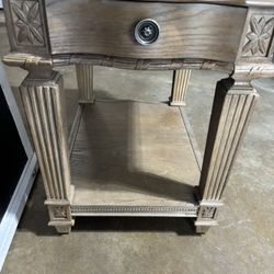 End/nightstand Table