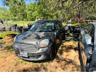 Mini cooper for part lmk wat u need good motor