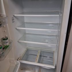 16.7 cu. ft. white upright convertible freezer/refrigerator