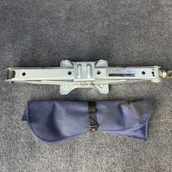 Honda CRV Oem Wheel And Tire Jack