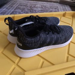 Men’s Tennis Shoes Size 12 New Condition 