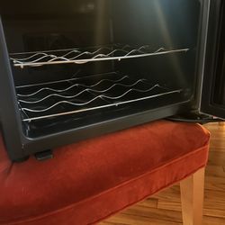 Frigidaire 8 Bottle Wine Cooler/fridge 