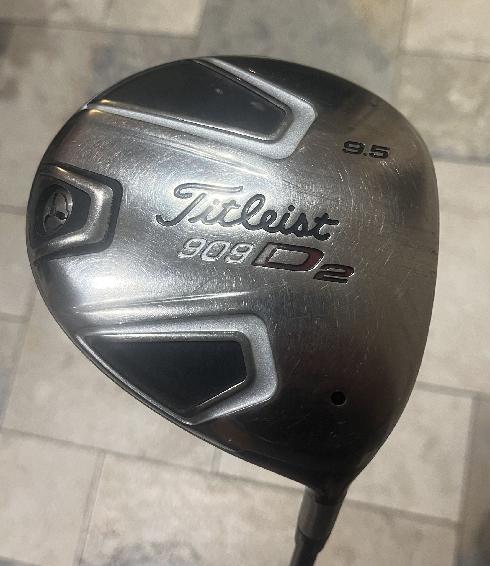 Titleist 909D2 9.5* Driver with stiff graphite shaft