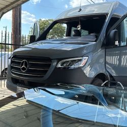 Auto Glass Replacement 