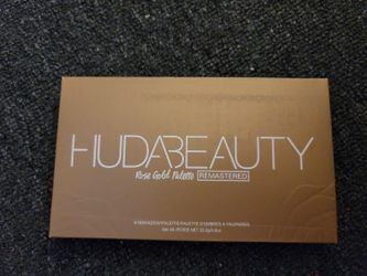 Huda Eyeshadows Pallet