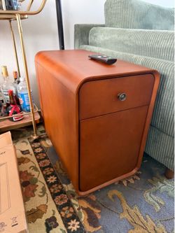 2 Side Tables