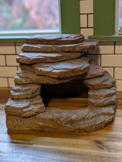 Thrive XL Rock Reptile Hide