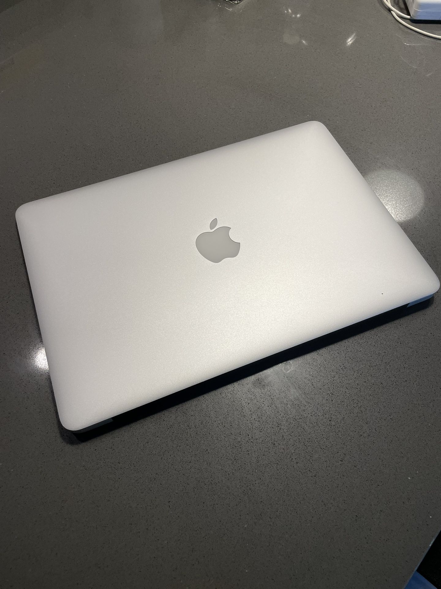 Apple MacBook Air 13 Inch 