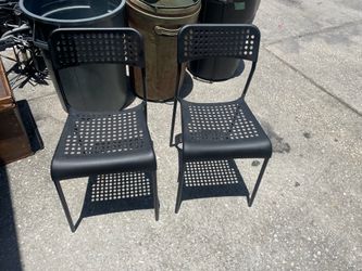 Lightweight plastic chairs $20 obo cash only