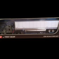 New 2018 1:64 Scale Variant Cascadia   Freightliner  Read Below ( Must Pick Up )
