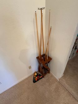 Set of Billard balls,sticks and stand